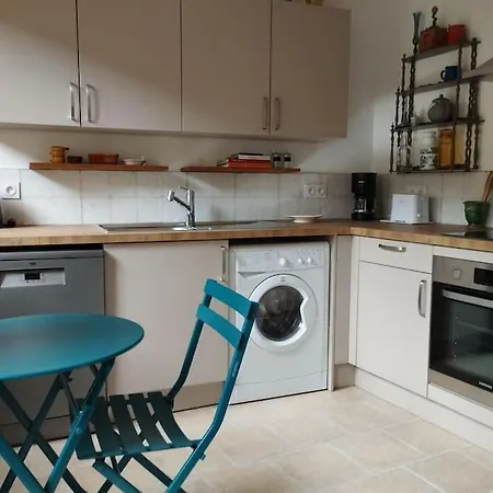 Rdc Et Cour Privee. Daire